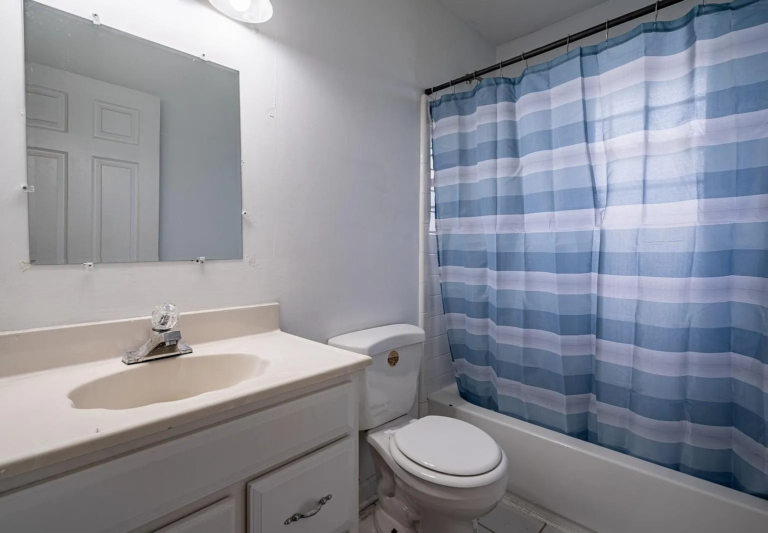 4 bed, 2.5 bath, 1700 sqft, $871 — Photo 3