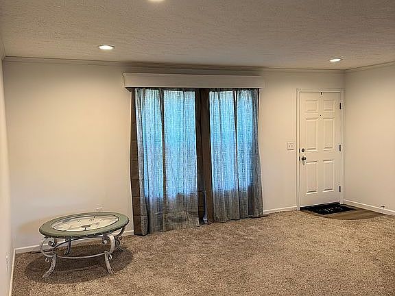 3rd image of 203 Blue Jay Rd