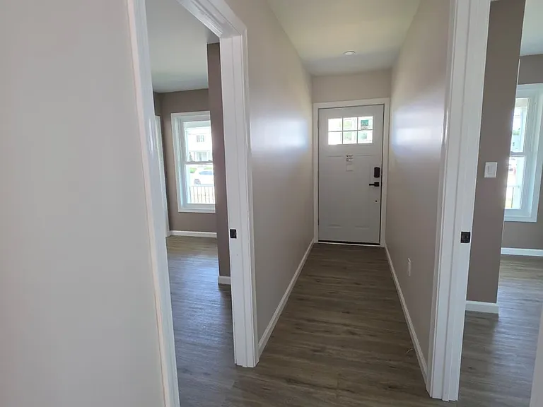 429 Burnside Ave — Photo 2