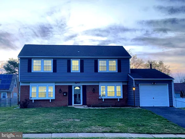 18 Grayson Cir, Willingboro, NJ 08046