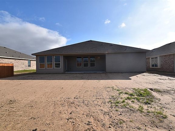 3rd image of 403 Stoneridge Dr