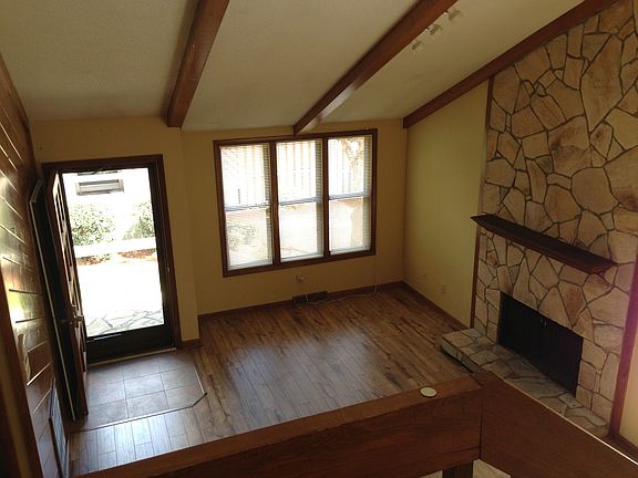 Living Room/Den
