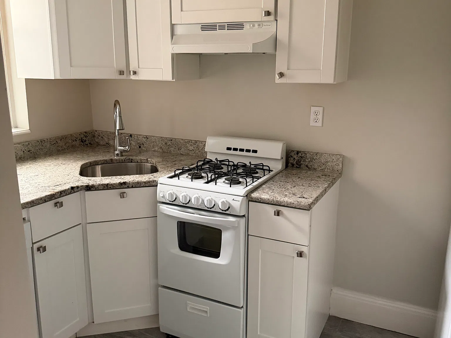 2 bed, 1.0 bath, $2,800 — Photo 2