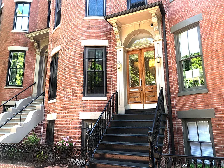 109 Pembroke St #2 — Photo 1