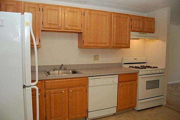 2nd image of 1867 Middlesex St APT 104