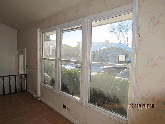 4th image of 303 Dover Dr