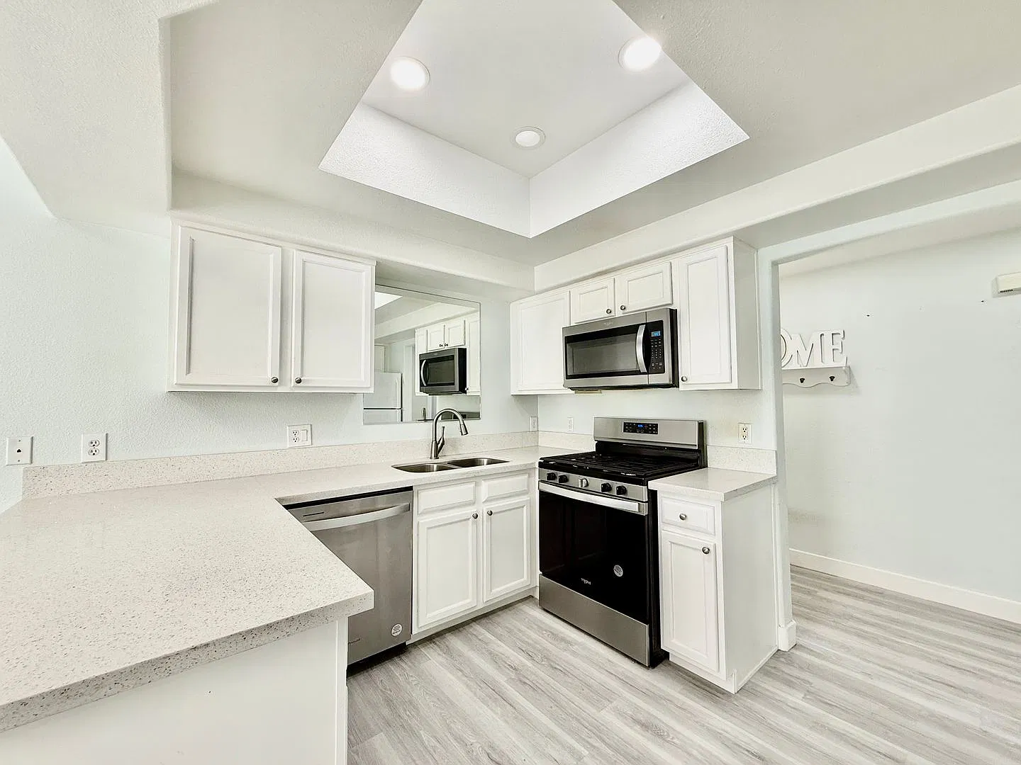 Absolutely gorgeous, fully remodeled ground-floor condo near Summerlin! — Photo 1
