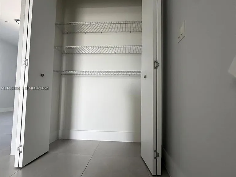 381 E 50th St #5 — Photo 10
