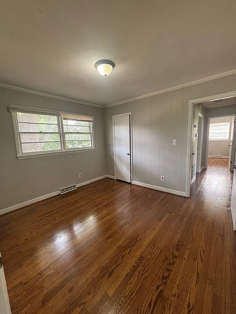 Spacious 3 bedroom home! (500.00 off first Full Months Rent ) — Photo 4