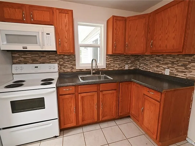 5854 Reis Dr — Photo 6