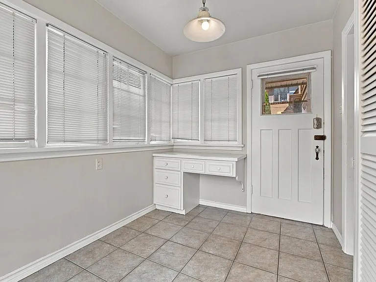 5809 Granville St — Photo 7