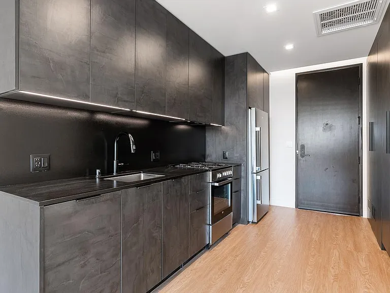 Venue Residences — Photo 45