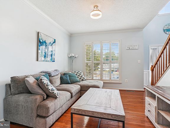 3rd image of 204 Williamsburg Cir