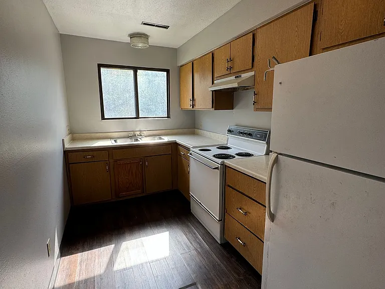 7104 Hillandale Rd — Photo 3