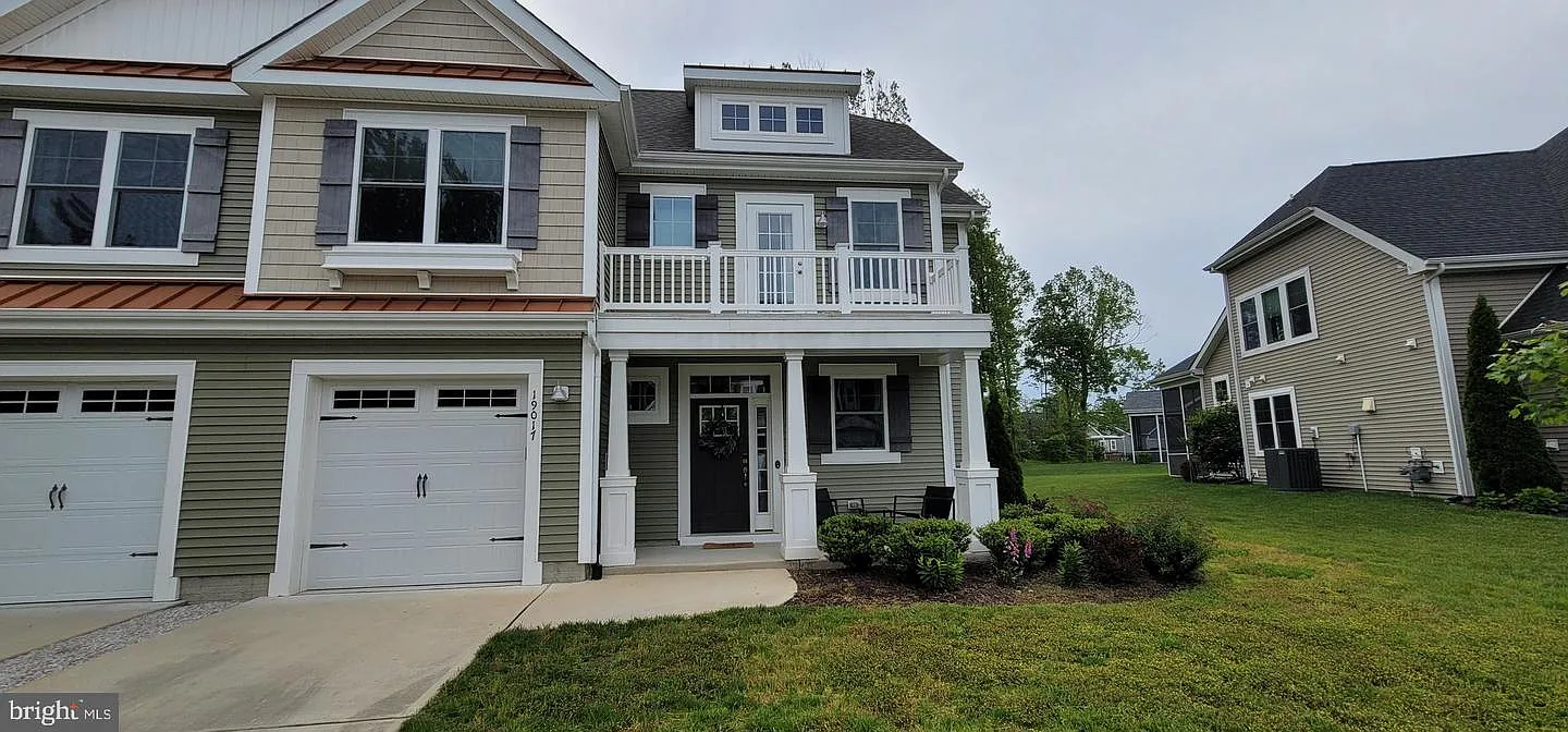 4 bed, 2.5 bath, 3000 sqft, $3,600 — Photo 1