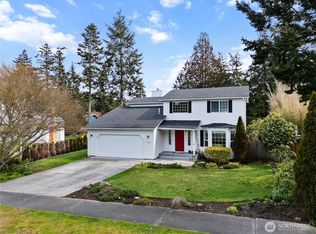 1058 SW Leschi Dr, Oak Harbor, WA 98277