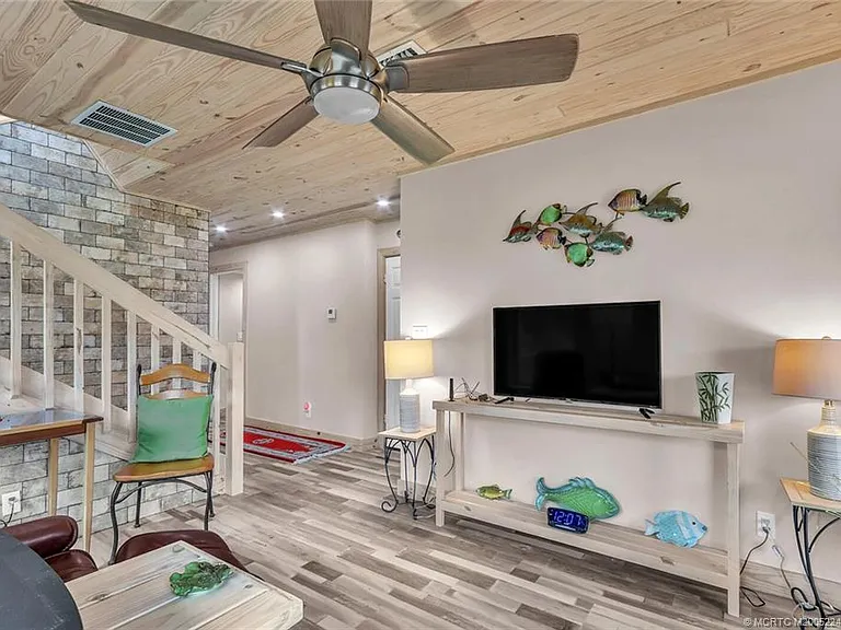 64 NE Acacia Trl — Photo 8