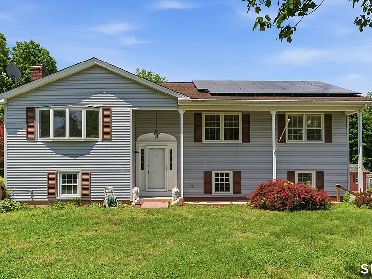 60 Hoffman Rd — Photo 1