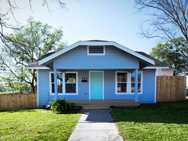 424 Forest Hill Blvd — Photo 1