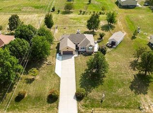 15325 Roger Rd, Leavenworth, KS 66048