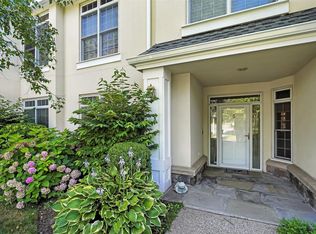 5 Arrowwood Cir, Rye Brook, NY 10573