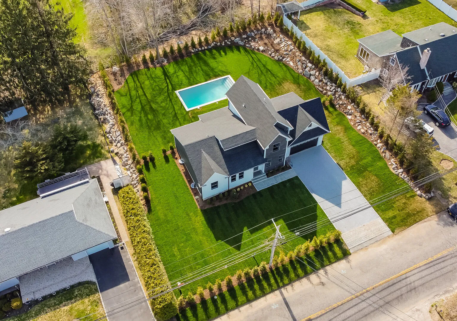 Chic North Fork Haven w Pool - Minutes to Beach, Wineries & Town — Photo 2