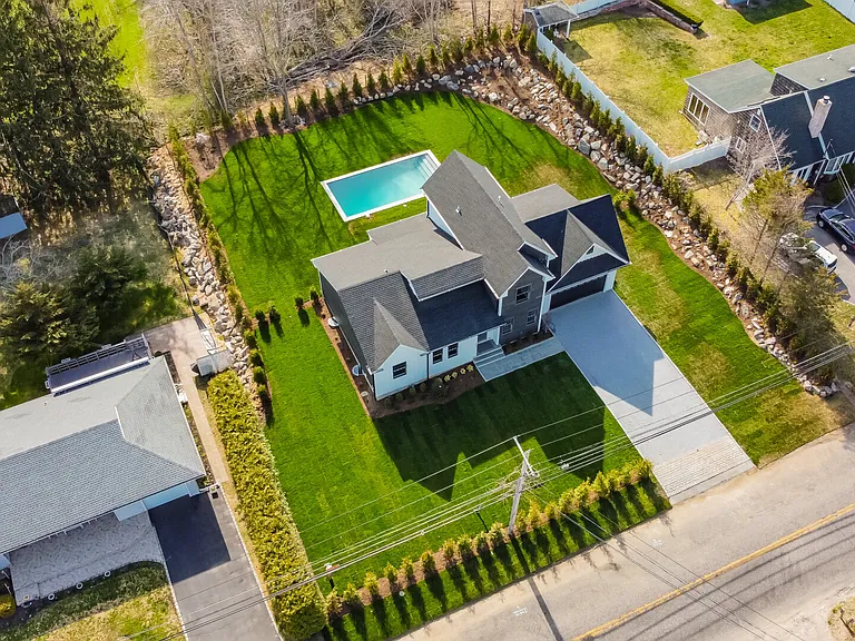 2415 Cox Neck Rd — Photo 2