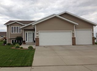 4900 Driftwood Ln, Bismarck, ND 58503