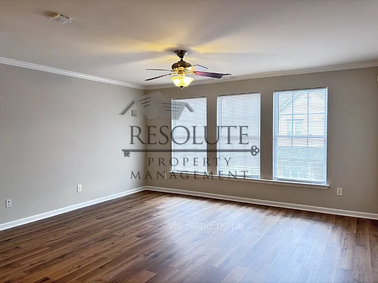 9804 Grettle Ct — Photo 7
