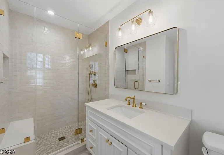 18 Tennyson Dr — Photo 8