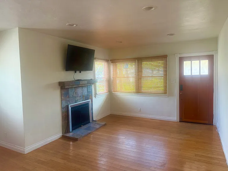 528 N Maria Ave — Photo 7