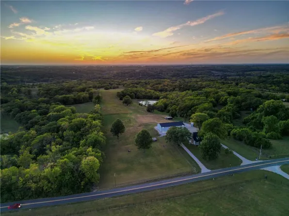 1138 S 138th St, Bonner Springs, KS 66012
