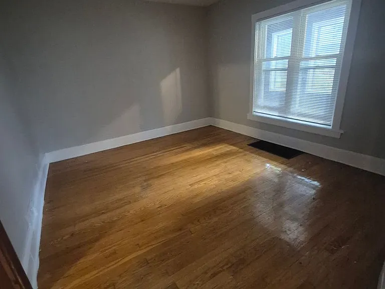 16 Asbury St — Photo 3