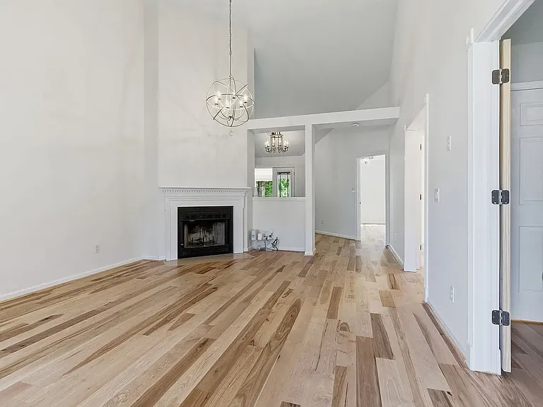 322 N Birchwood Dr — Photo 2