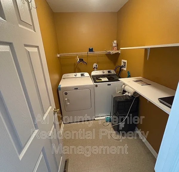 74 Oxford Ct — Photo 16