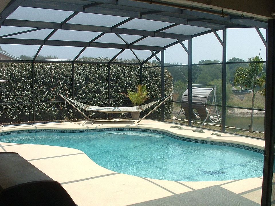 Screened in Pool