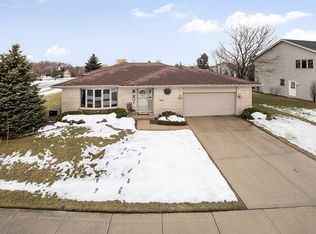 16446 Shawnee Dr, Lockport, IL 60441