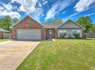 2856 Denver Ave, Springdale, AR 72764