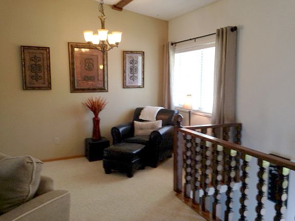 Formal dining/sitting area