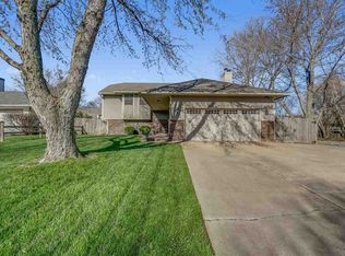 2327 N White Oak Rd, Derby, KS 67037