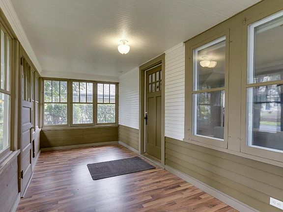 3rd image of 1844 Ivy Ave E