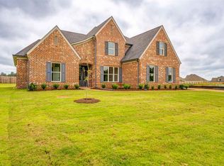 275 Cambridge Pass Dr, Oakland, TN 38060