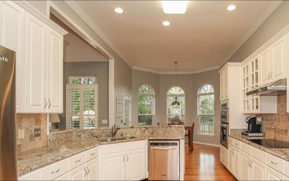 5th image of 410 Royal Glen Blvd