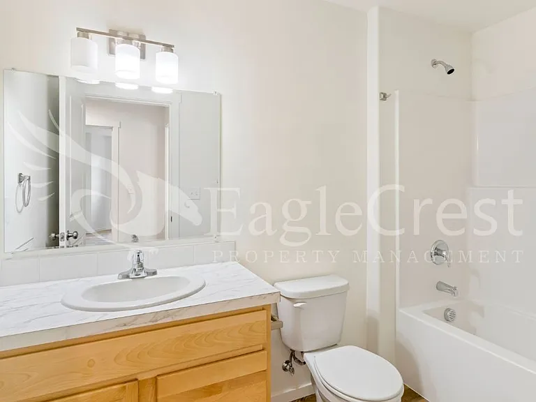 942 NE Spitzenburg St — Photo 12
