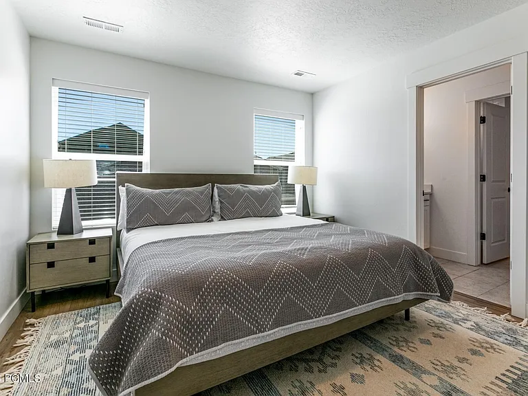 6885 Woods Rose Dr — Photo 20