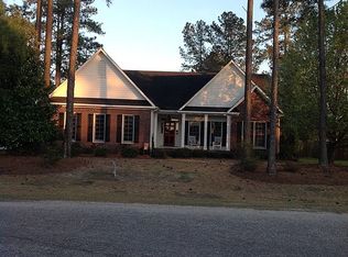 5437 Labrador Dr, Hope Mills, NC 28348