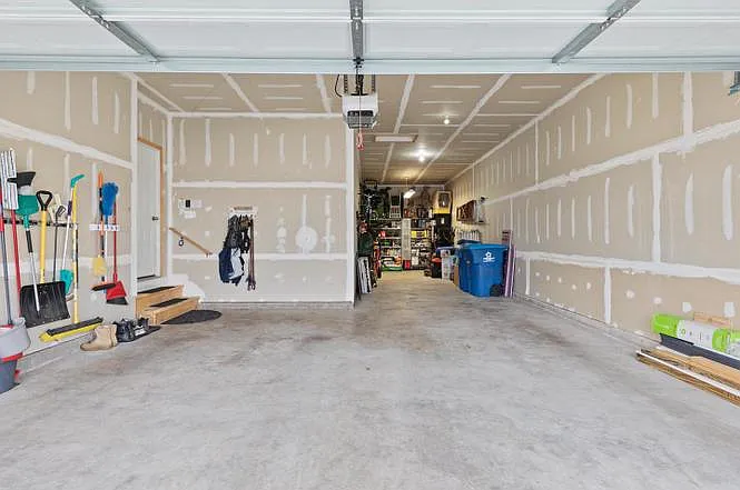 126 Farmhouse Ct — Photo 38