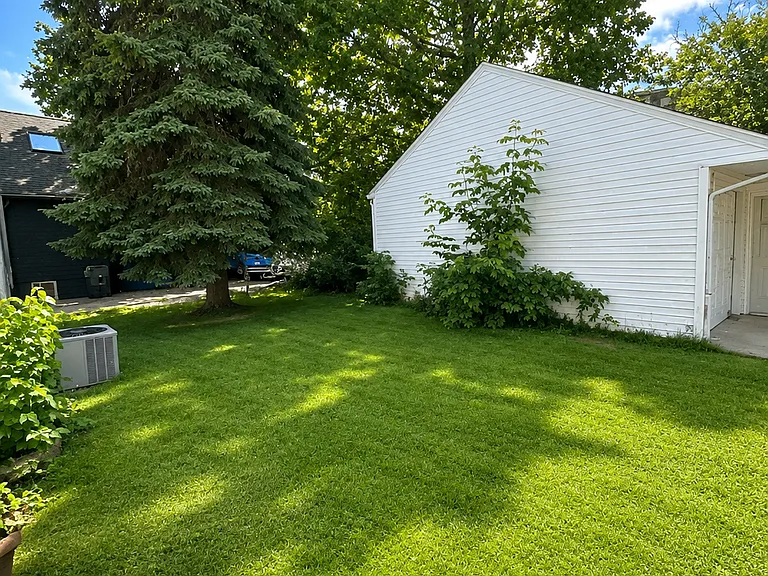 1568 Parker Dr — Photo 12