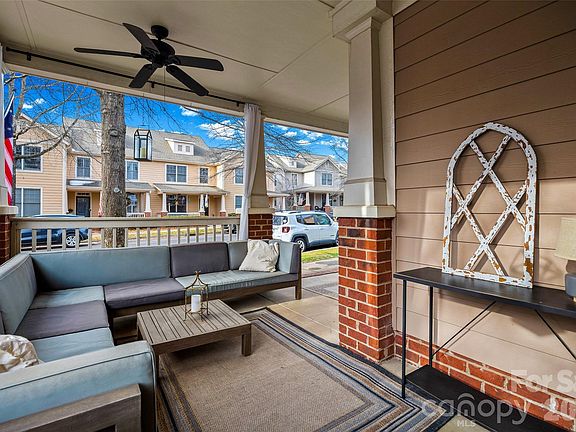 3rd image of 1049 Market St