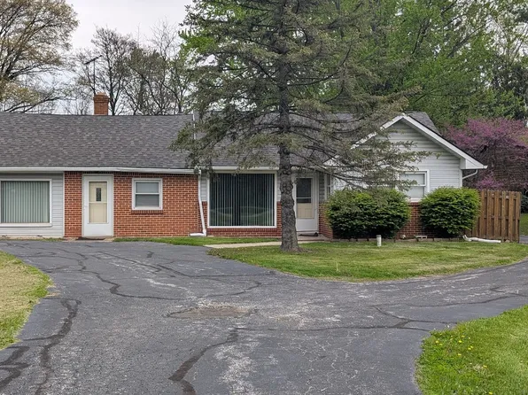 389 Melton Rd, Burns Harbor, IN 46304